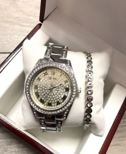 Часы с браслетом женские 0102N17